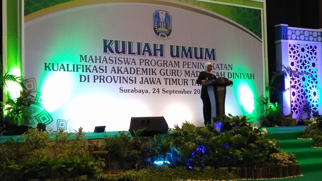 Mahasiswa Program Beasiswa Program Magister Guru Madarasah Diniyah Pascasarjana IAIN Tulungagung Ikuti Kuliah Umum Bersama Gubernur Jawa Timur