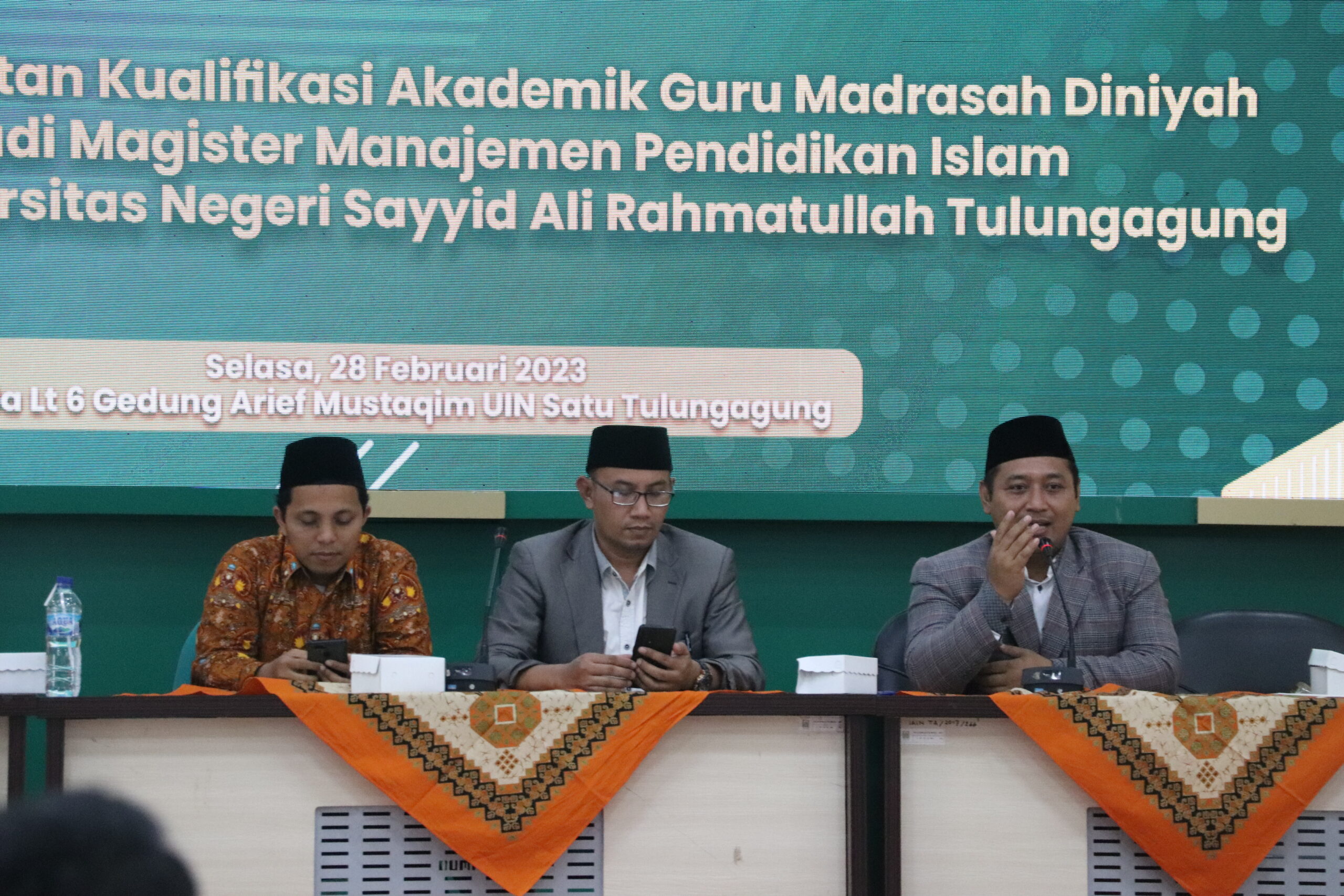 Mahasiswa Beasiswa Peningkatan Kualifikasi Akademik bagi Guru Madrasah Diniyah gelar Seminar bareng Seminar Nasional Seri MPI 2023