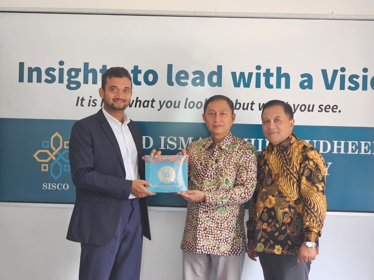 Strengthening Recognition: PDES Lecturers Present Their Ideas at an International Forum