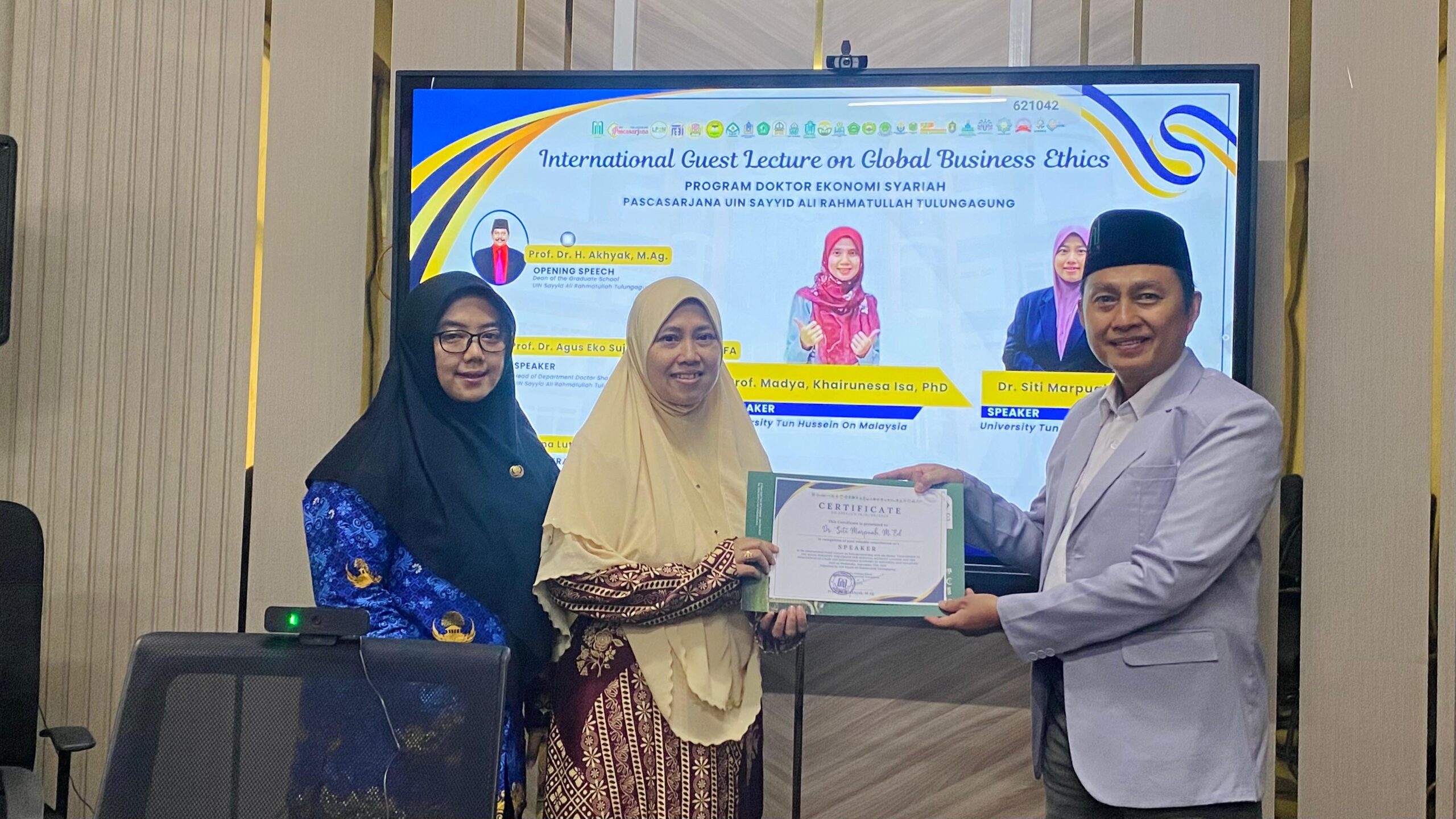 Etika Bisnis dan Strategi Meminimalisir Risiko Ekonomi (PDES Menyelenggarakan International Guest Lecture)