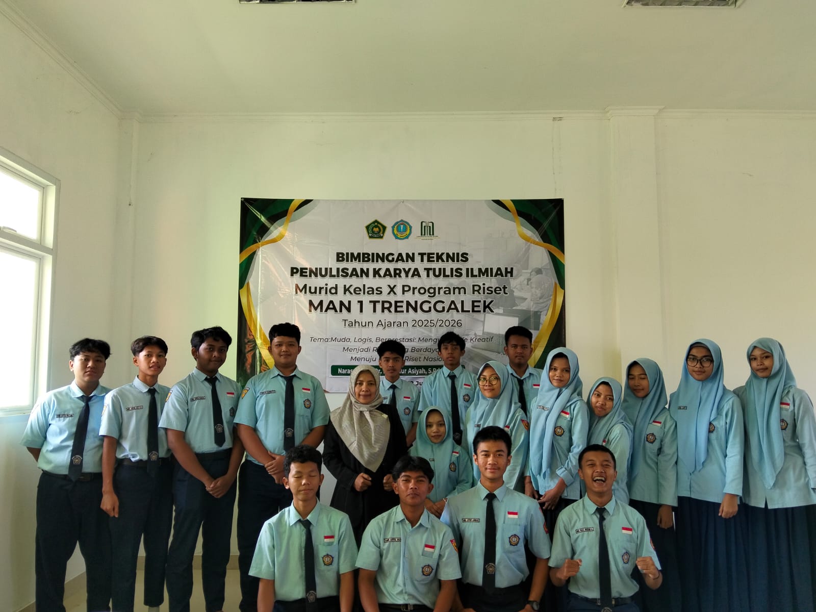 Pascasarjana UIN Sayyid Ali Rahmatullah Tulungagung melaksanakan Pengabdian Masyarakat pada BIMTEK LKTI di MAN 1 Trenggalek