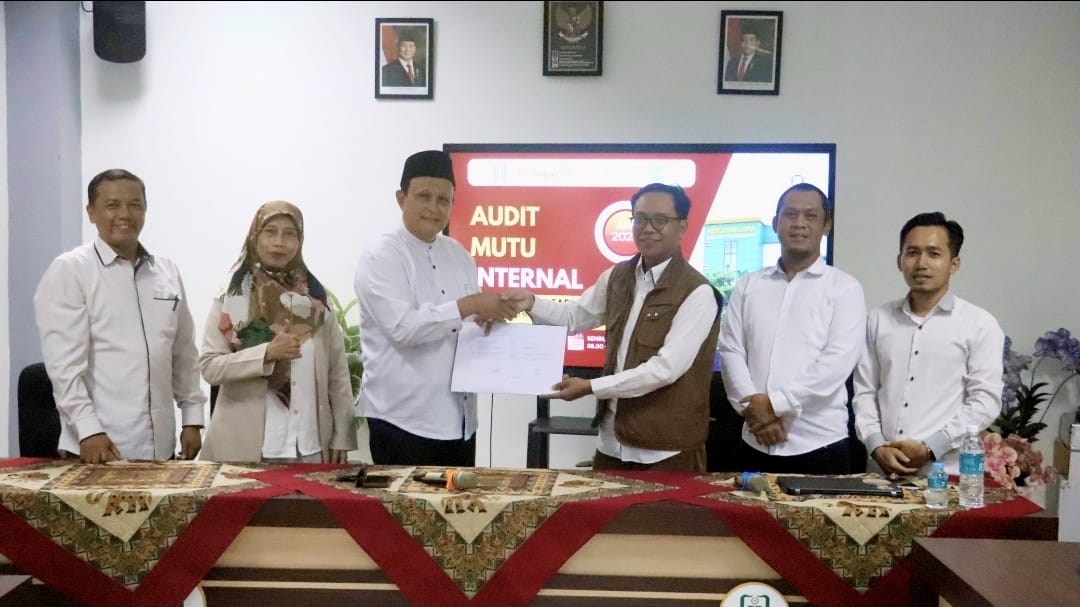 Resmi Diserahkan, Hasil Audit Mutu Internal Jadi Pijakan Penguatan Kualitas Pascasarjana UIN SATU Tulungagung