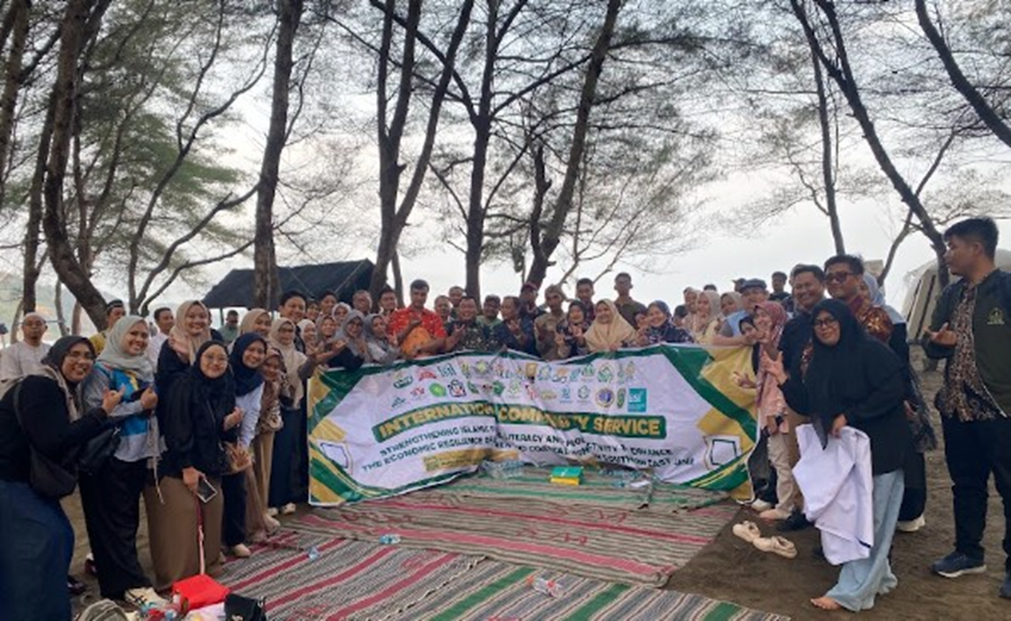 Prodi Ekonomi Syariah Pascasarjana UIN Sayyid Ali Rahmatullah Tulungagung, Peduli Ekonomi Pesisir melalui Penguatan Ekonomi Pesisir Dan Blue Economy: International Community Service: Resilience Of Fisherman And Coastal Msmes In Southern East Java